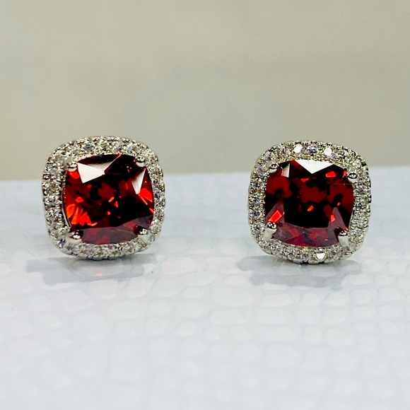 COPY - Deep red crystal stud earrings - Picture 1 of 3